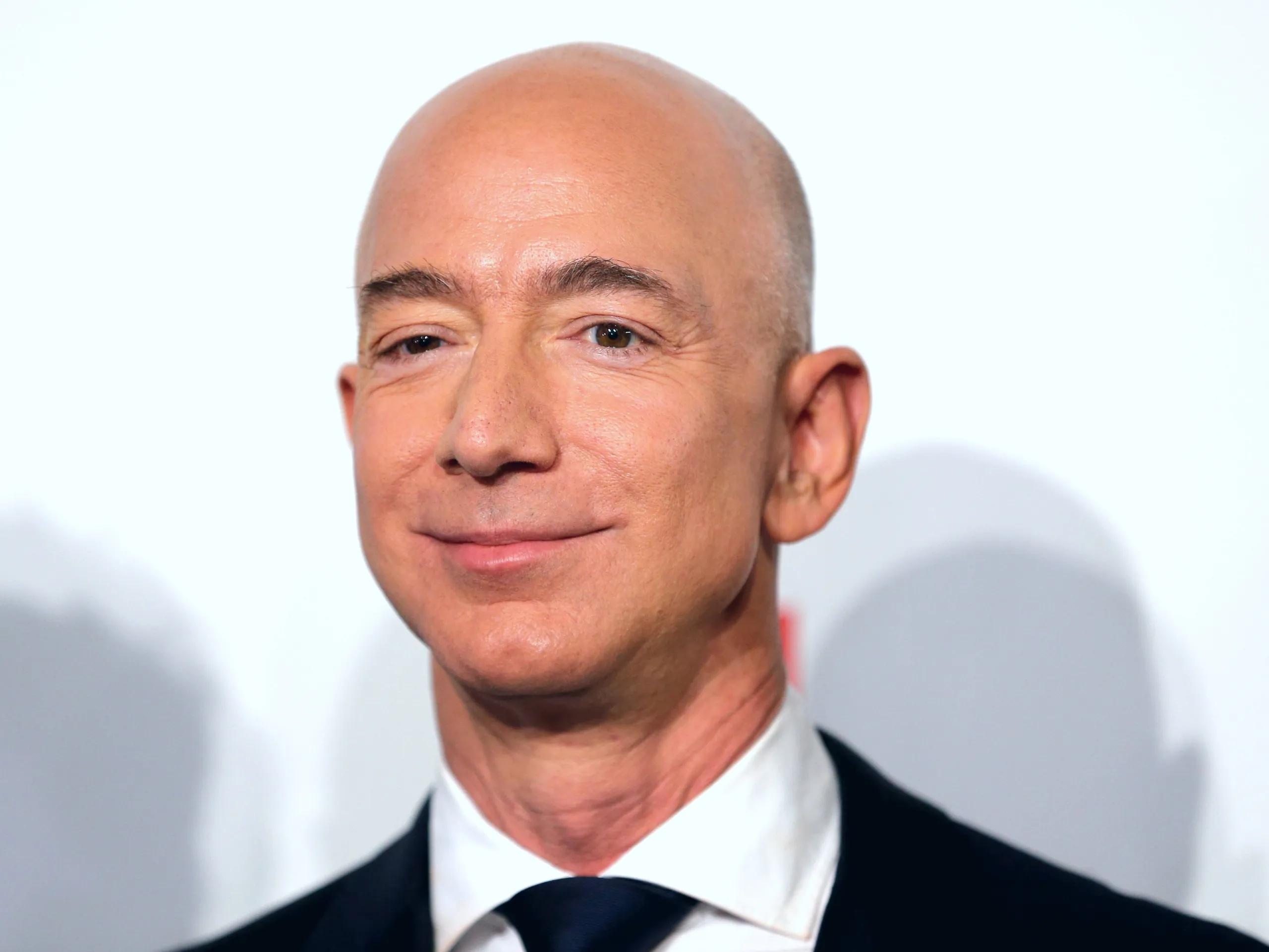 Jeff Bezos Says the 1-Hour Rule Makes Him Smarter. New Neuroscience Says He’s Right