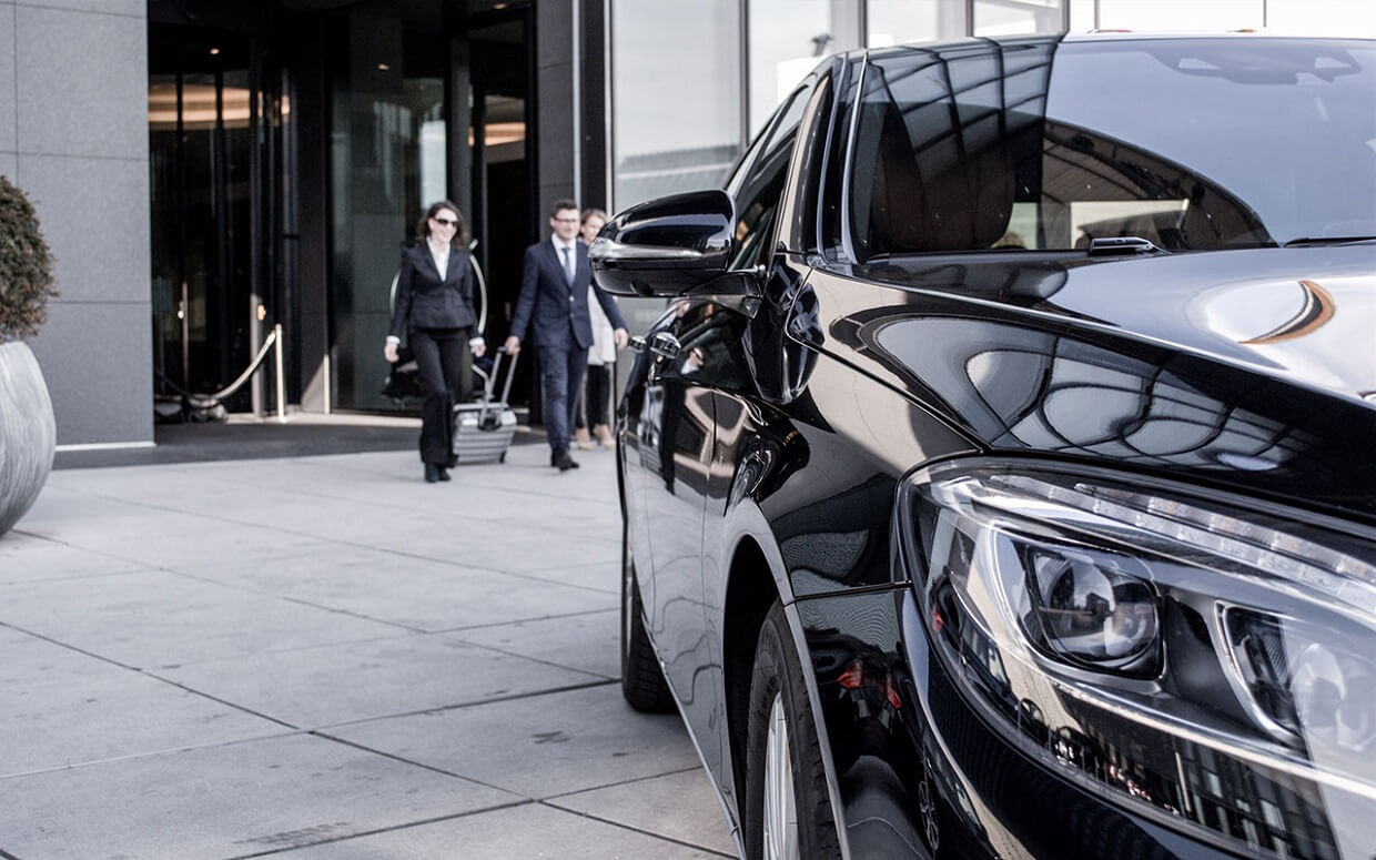 Hire a Mercedes Benz Car For a Corporate Trip and Unleash Your Dreams!