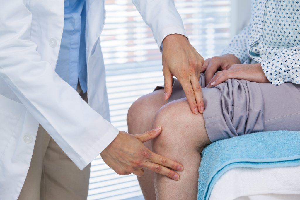 How to Prepare Yourself Before Undergoing a Knee Replacement Surgery – Dr Sumit Badhwar