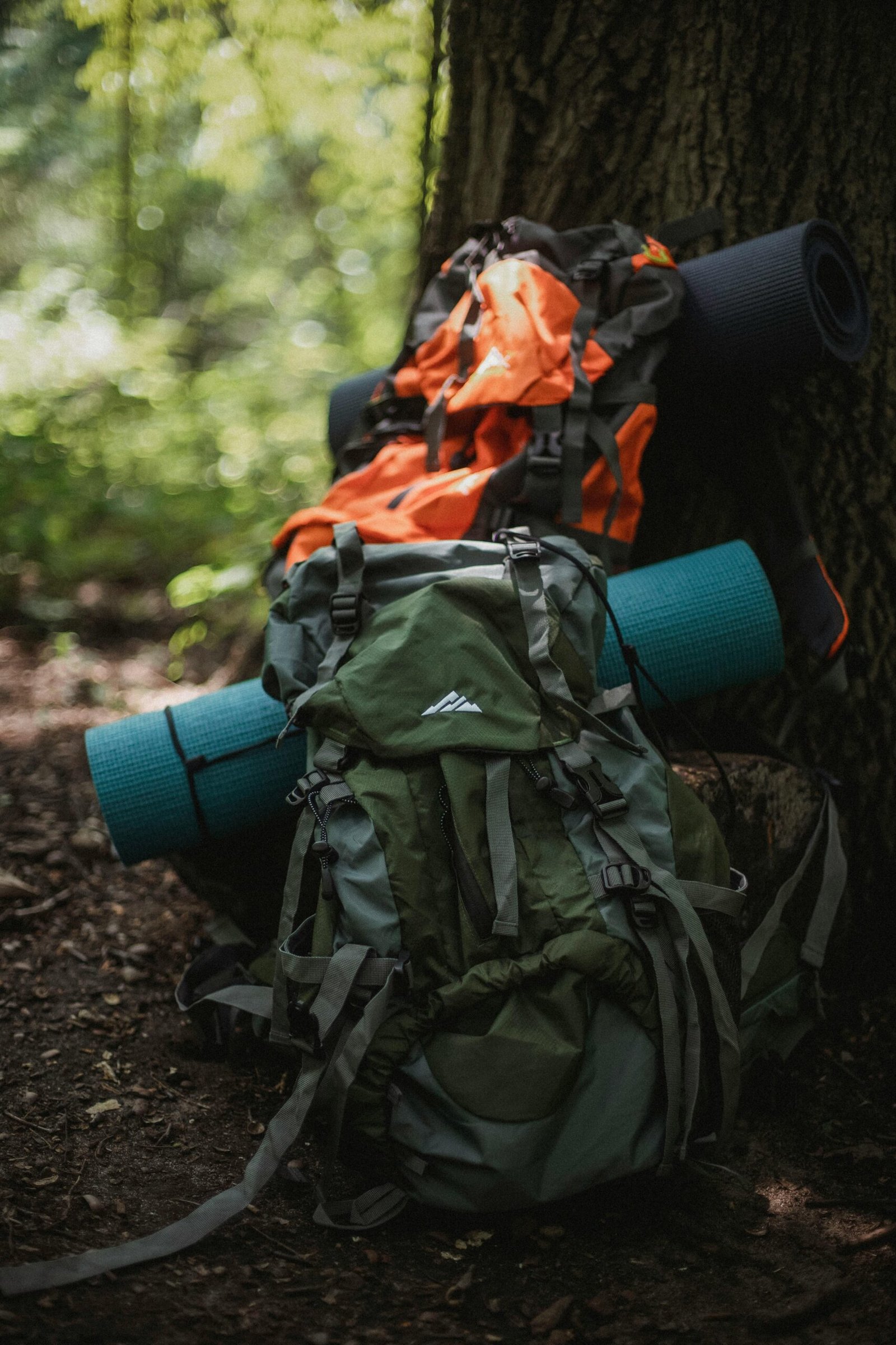 How to Pack for an Overnight Hike: Essential Gear and Pro Tips - Rugged Roll