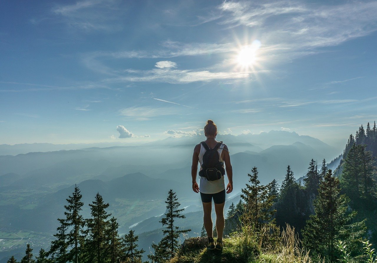 Conquer the Heat: Essential Tips for Hiking in Hot Weather - Rugged Roll