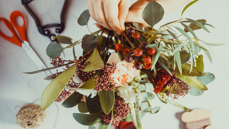 How to Choose the Perfect Floral Centerpieces for Your Holiday Gatherings: elanflowers32 — LiveJournal